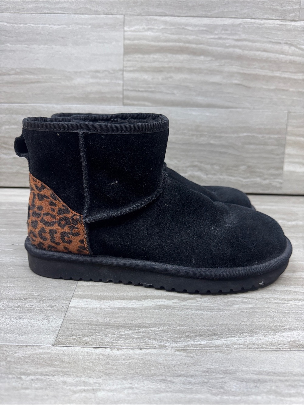 Koolaburra by Ugg Mini II Black Suede Ankle Boot with Leopard Size 8